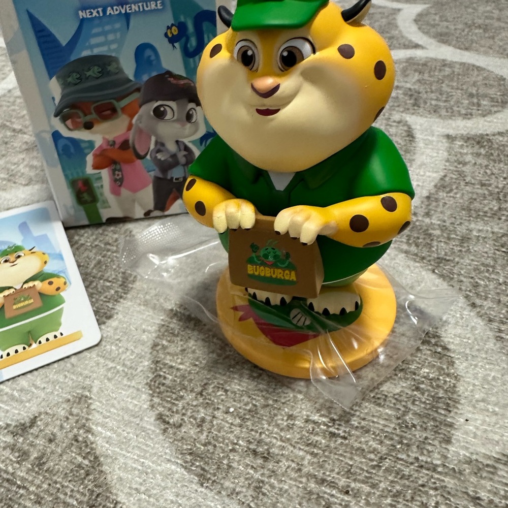 Disney Zootopia 2 Officer Clawhauser Popmart figurine with card and box - Picture 3 of 4